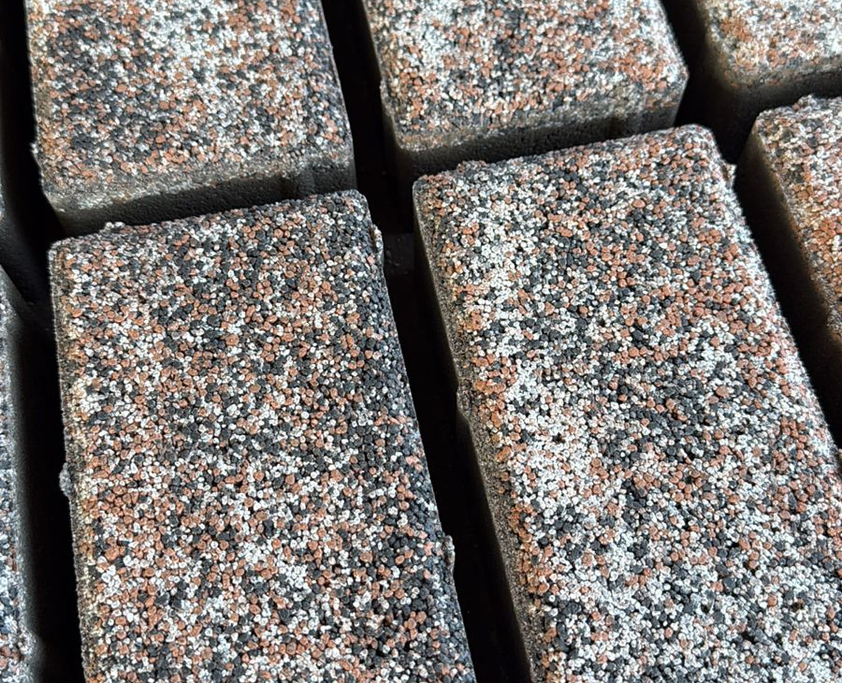 Тротуарная Плитка vs Асфальт: Инвестиция в Будущее Вашего Участка